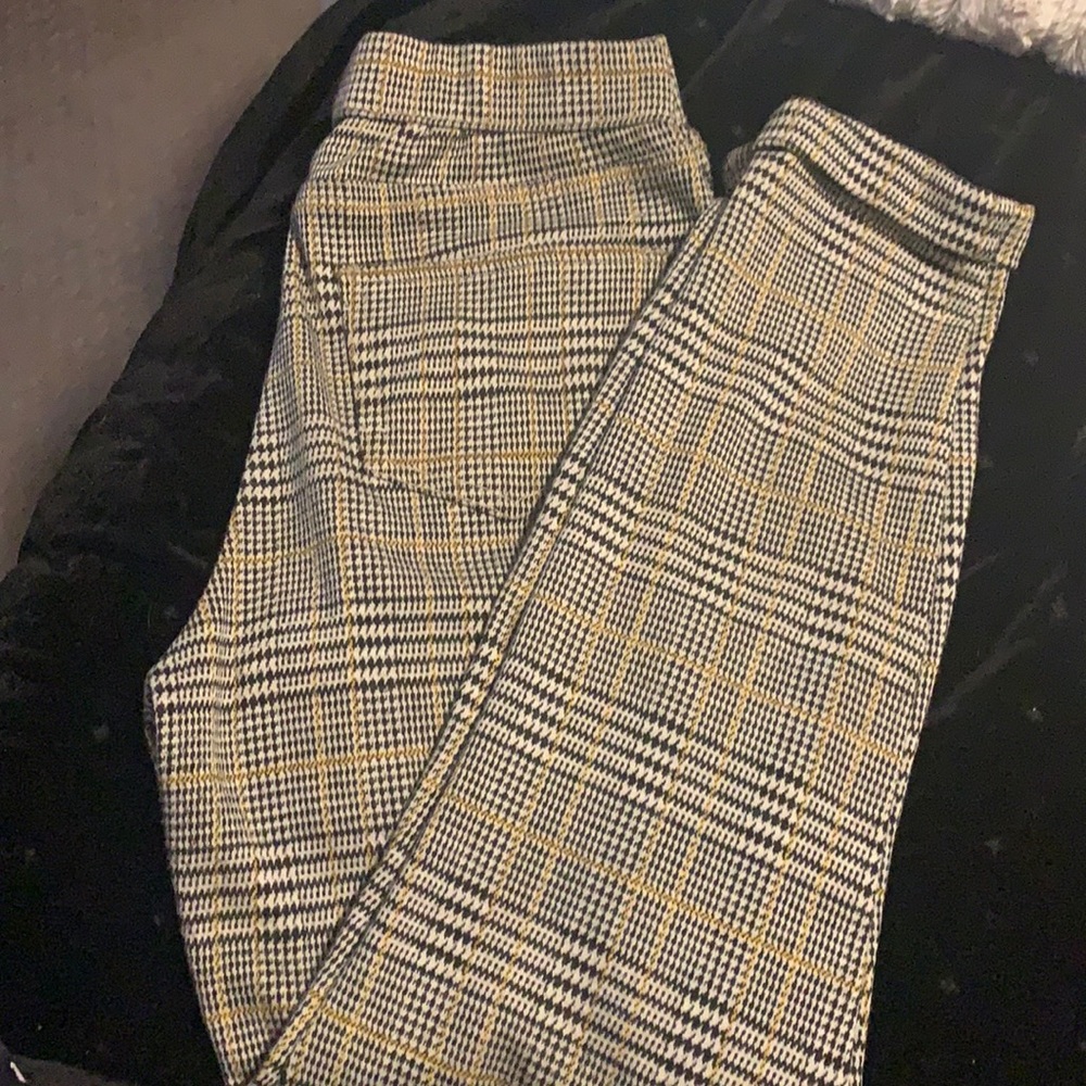 Cute plaid Sky & Sparrow pants. Very good for spring, light material